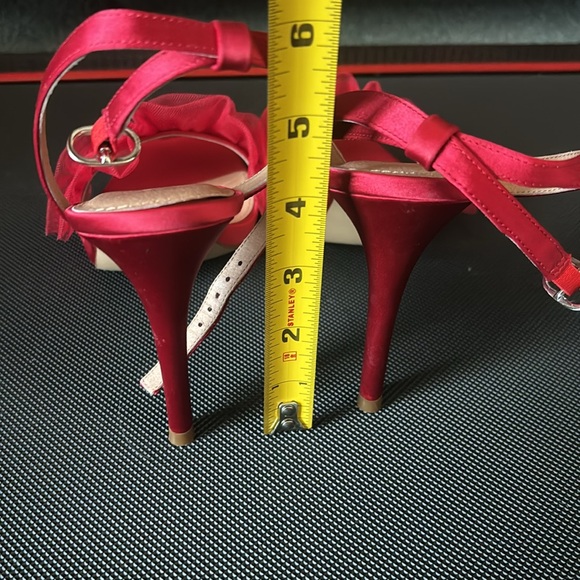 Red high heels - Picture 5 of 6